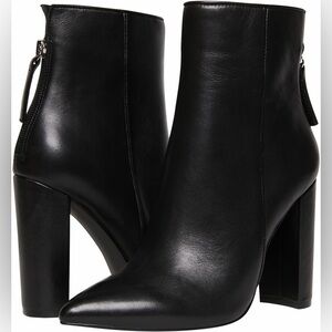 EUC ‼️ Steve Madden Black Leather Tristan Ankle Booties